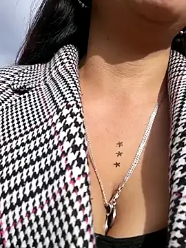 Snapshot of Misshot_01 chatting on 10-06-25, 08:50 Misshot 01 online show from 10-06-25, 08:50