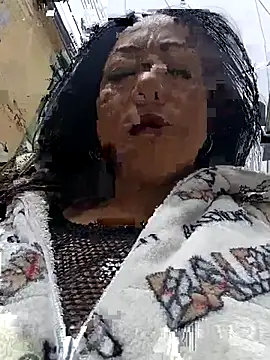 Snapshot of Misshot_01 chatting on 10-17-25, 06:43 Misshot 01 online show from 10-17-25, 06:43