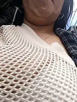 Snapshot of Misshot_01 chatting on 10-24-25, 06:37 Misshot 01 online show from 10-24-25, 06:37