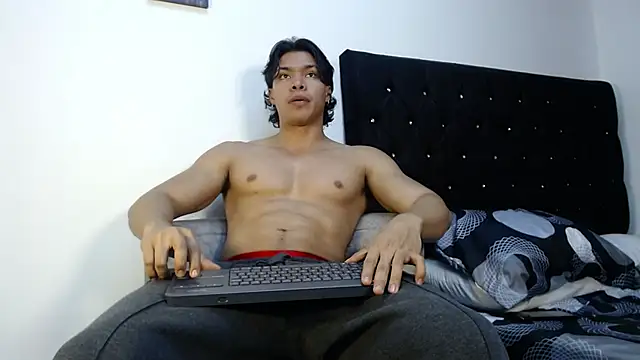 adriel escalante online show from 12-02-25, 03:23