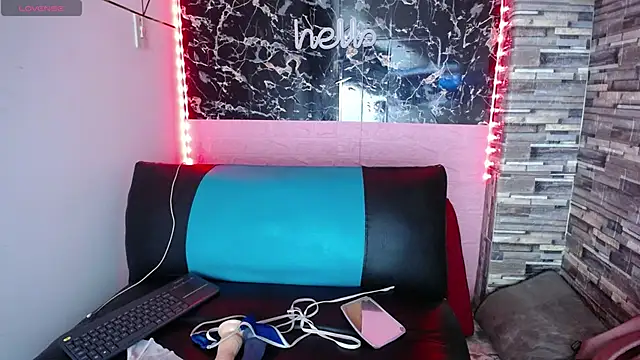 Snapshot of emmydurant chatting on 10-09-25, 01:03 emmydurant online show from 10-09-25, 01:03