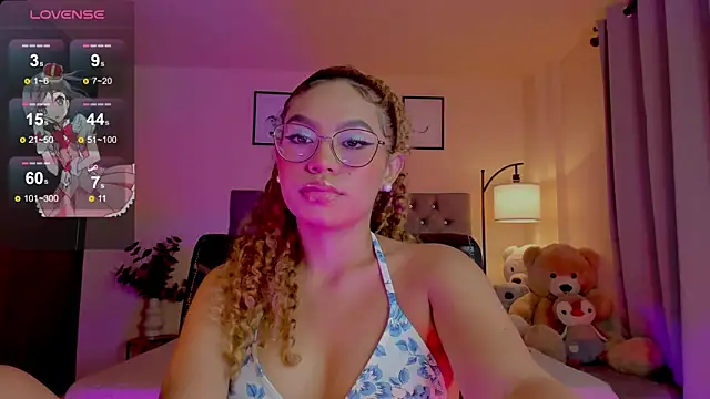 Snapshot of OxanaFedorova1- chatting on 06-14-26, 02:24 OxanaFedorova1- online show from 06-14-26, 02:24