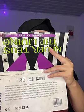 Snapshot of rhizanthella_ chatting on 10-30-25, 11:16 rhizanthella online show from 10-30-25, 11:16