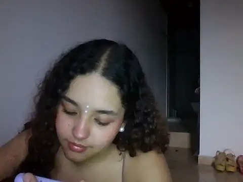 Snapshot of Isis_Bladee chatting on 11-04-25, 10:31 Isis Bladee online show from 11-04-25, 10:31
