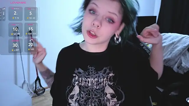 Snapshot of Alice_Zev chatting on 09-13-25, 12:38 Alice Zev online show from 09-13-25, 12:38