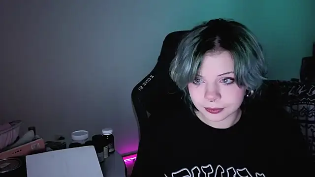 Snapshot of Alice_Zev chatting on 09-21-25, 04:52 Alice Zev online show from 09-21-25, 04:52