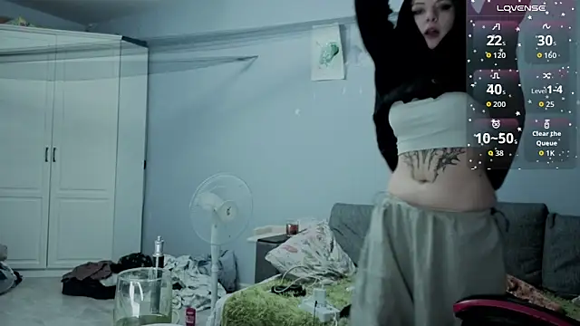 Snapshot of Alice_Zev chatting on 09-28-25, 04:34 Alice Zev online show from 09-28-25, 04:34