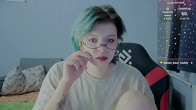 Snapshot of Alice_Zev chatting on 09-30-25, 06:46 Alice Zev online show from 09-30-25, 06:46