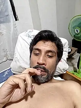 Snapshot of Mac50rus chatting on 11-18-25, 05:12 Mac50rus online show from 11-18-25, 05:12