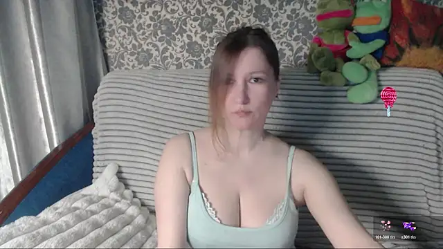 Snapshot of LesanaMagic chatting on 05-14-26, 03:35 LesanaMagic online show from 05-14-26, 03:35