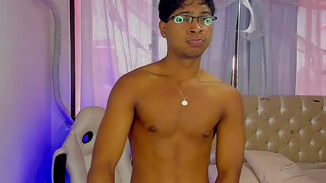 Snapshot of cassian_gold chatting on 10-18-25, 04:19 cassian gold online show from 10-18-25, 04:19