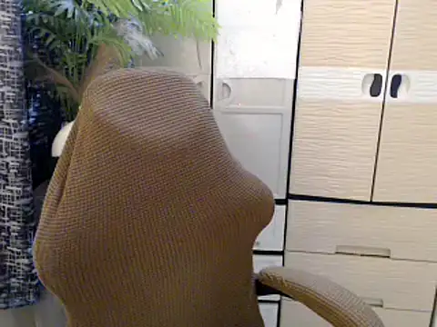 Snapshot of cutie_milker chatting on 02-25-26, 02:48 cutie milker online show from 02-25-26, 02:48