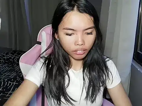 Snapshot of cutie_milker chatting on 04-20-26, 05:32 cutie milker online show from 04-20-26, 05:32
