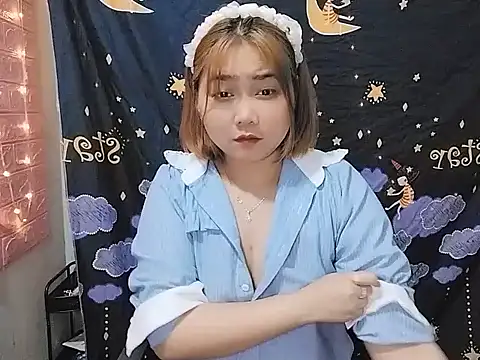 Snapshot of Nhan7868 chatting on 10-15-25, 11:49 Nhan7868 online show from 10-15-25, 11:49