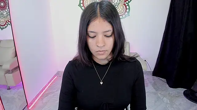 Snapshot of Candy_fox_19 chatting on 06-23-26, 03:32 Candy fox 19 online show from 06-23-26, 03:32