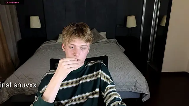 Snapshot of LouieEvans chatting on 09-21-25, 09:49 LouieEvans online show from 09-21-25, 09:49