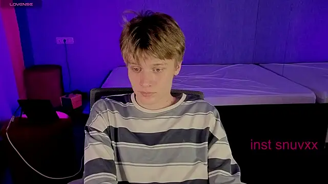 Snapshot of LouieEvans chatting on 10-10-25, 04:06 LouieEvans online show from 10-10-25, 04:06