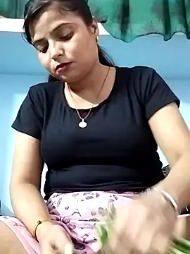 Snapshot of Hot-Pooja25 chatting on 04-25-26, 01:41 Hot-Pooja25 online show from 04-25-26, 01:41