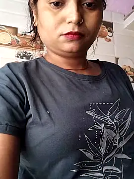 Snapshot of Hot-Pooja25 chatting on 04-30-26, 02:40 Hot-Pooja25 online show from 04-30-26, 02:40