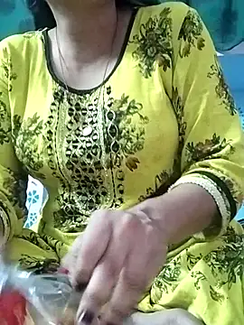 Snapshot of Hot-Pooja25 chatting on 05-01-26, 03:49 Hot-Pooja25 online show from 05-01-26, 03:49
