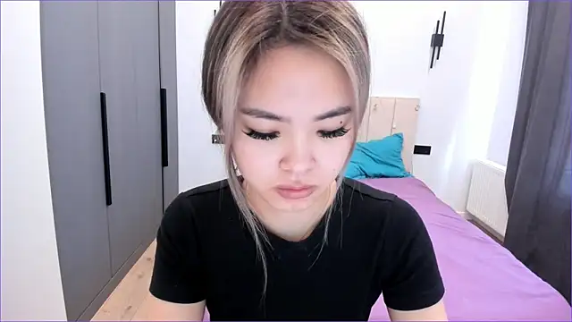 Snapshot of Maakimita chatting on 11-18-25, 06:18 Maakimita online show from 11-18-25, 06:18