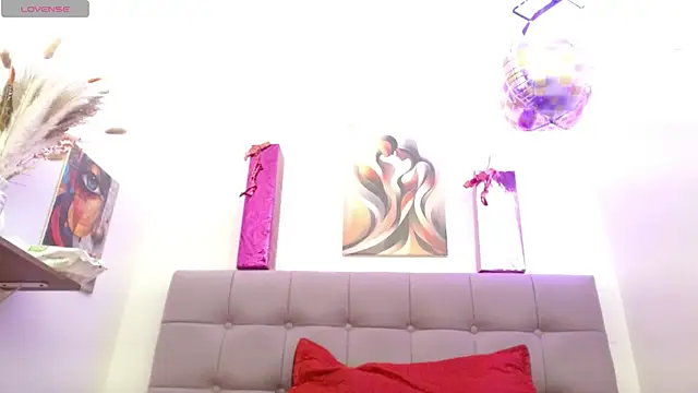 Snapshot of Karol_wish chatting on 11-25-25, 01:27 Karol wish online show from 11-25-25, 01:27