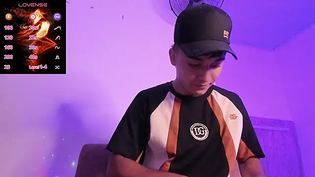 Snapshot of Austin_Cardieff_ chatting on 09-29-25, 08:02 Austin Cardieff online show from 09-29-25, 08:02