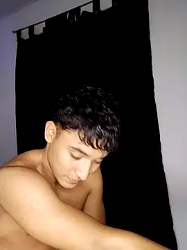 Snapshot of Austin_Cardieff_ chatting on 10-31-25, 03:07 Austin Cardieff online show from 10-31-25, 03:07