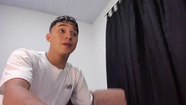 Snapshot of Austin_Cardieff_ chatting on 11-21-25, 02:21 Austin Cardieff online show from 11-21-25, 02:21