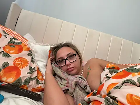 petitelucyXoxx online show from 05-09-26, 07:35
