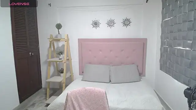 Dulce  Lovee online show from 11-24-25, 05:56