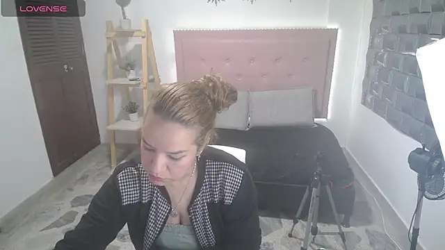 Dulce  Lovee online show from 12-02-25, 01:28