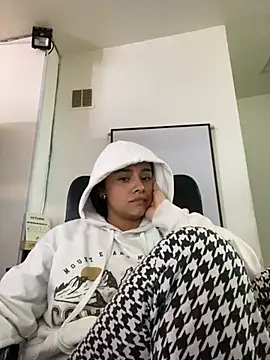 MarilynWhite  online show from 10-22-25, 08:14