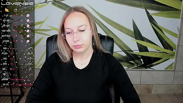 Snapshot of dina_sunshine chatting on 11-30-25, 12:36 dina sunshine online show from 11-30-25, 12:36