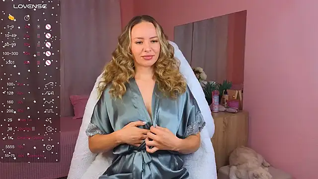 Snapshot of Hloya_Mei chatting on 09-15-25, 11:05 Hloya Mei online show from 09-15-25, 11:05