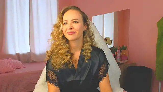 Snapshot of Hloya_Mei chatting on 10-11-25, 03:17 Hloya Mei online show from 10-11-25, 03:17