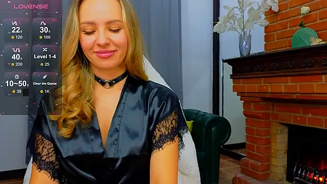 Snapshot of Hloya_Mei chatting on 10-16-25, 12:44 Hloya Mei online show from 10-16-25, 12:44