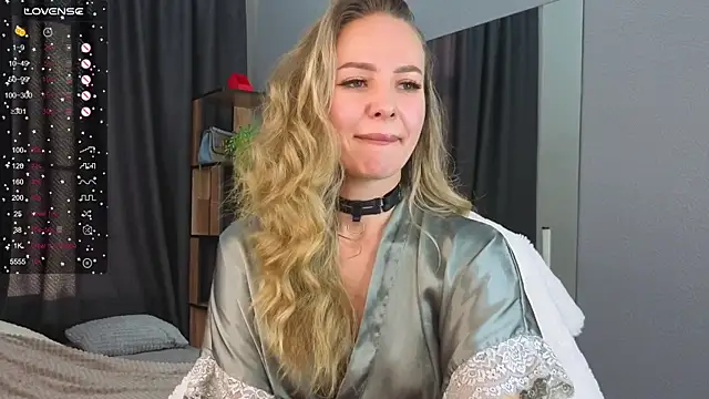 Snapshot of Hloya_Mei chatting on 10-23-25, 02:44 Hloya Mei online show from 10-23-25, 02:44