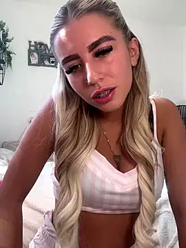 BlondeBetty online show from 09-22-25, 11:45