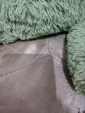 Snapshot of YUTELX chatting on 09-14-25, 02:33 YUTELX online show from 09-14-25, 02:33