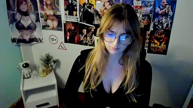 Snapshot of NeyliDream chatting on 10-10-25, 12:48 NeyliDream online show from 10-10-25, 12:48