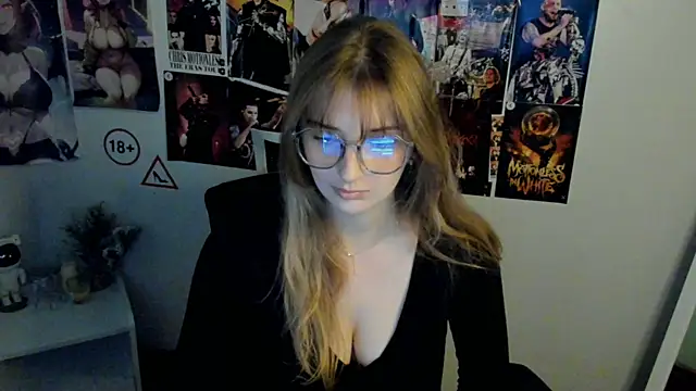 Snapshot of NeyliDream chatting on 10-12-25, 12:48 NeyliDream online show from 10-12-25, 12:48