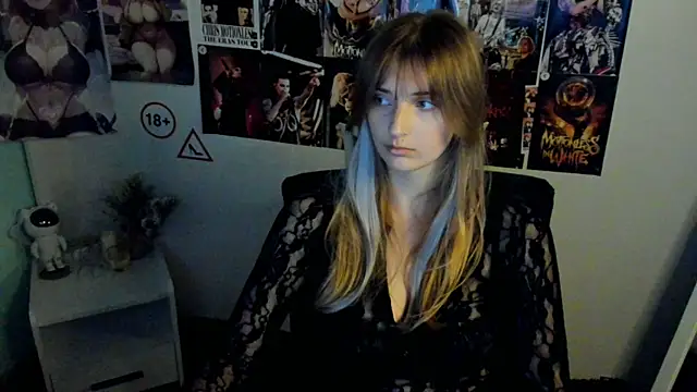 Snapshot of NeyliDream chatting on 10-16-25, 12:17 NeyliDream online show from 10-16-25, 12:17