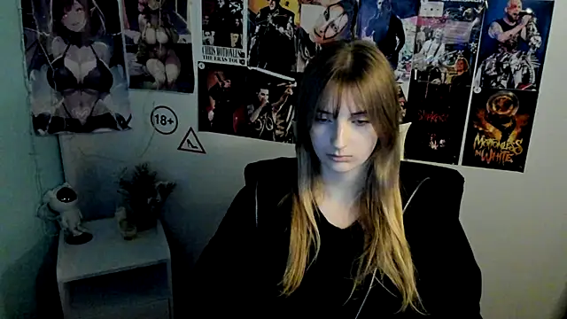 Snapshot of NeyliDream chatting on 10-18-25, 06:37 NeyliDream online show from 10-18-25, 06:37