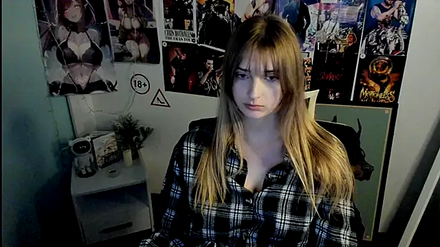 Snapshot of NeyliDream chatting on 10-26-25, 01:17 NeyliDream online show from 10-26-25, 01:17