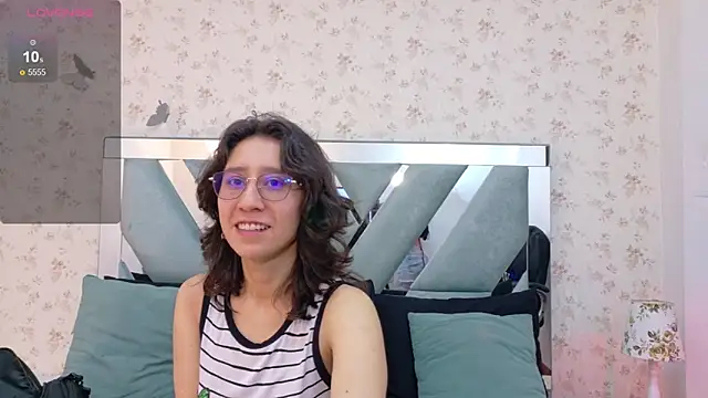 Snapshot of jupiterysaturno chatting on 09-18-25, 04:42 jupiterysaturno online show from 09-18-25, 04:42