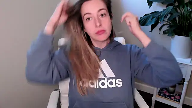 Snapshot of SuggestiveBehavior chatting on 09-22-25, 02:30 SuggestiveBehavior online show from 09-22-25, 02:30