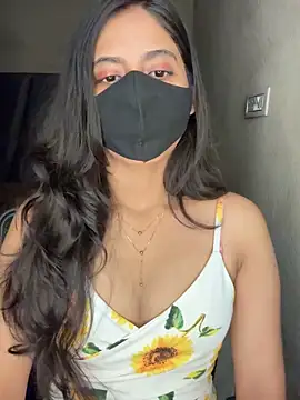 Snapshot of Tanya-mittal chatting on 10-21-25, 01:45 Tanya-mittal online show from 10-21-25, 01:45