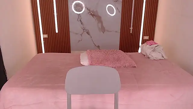 Snapshot of tiffy_loff chatting on 11-13-25, 08:30 tiffy loff online show from 11-13-25, 08:30