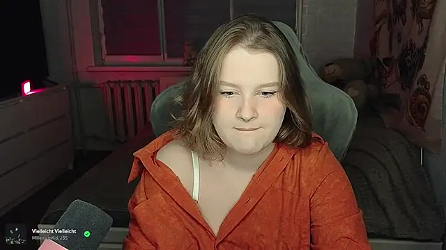 Snapshot of OliviaBlade chatting on 09-21-25, 02:08 OliviaBlade online show from 09-21-25, 02:08